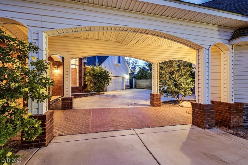 156 Parawan, Henderson, NV 89015