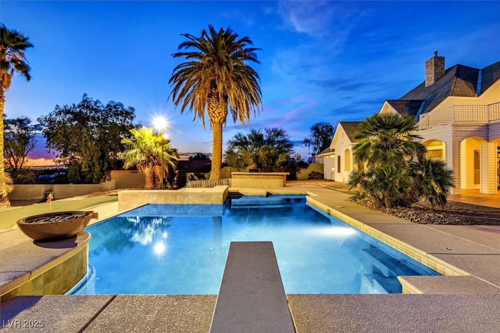 156 Parawan, Henderson, NV 89015