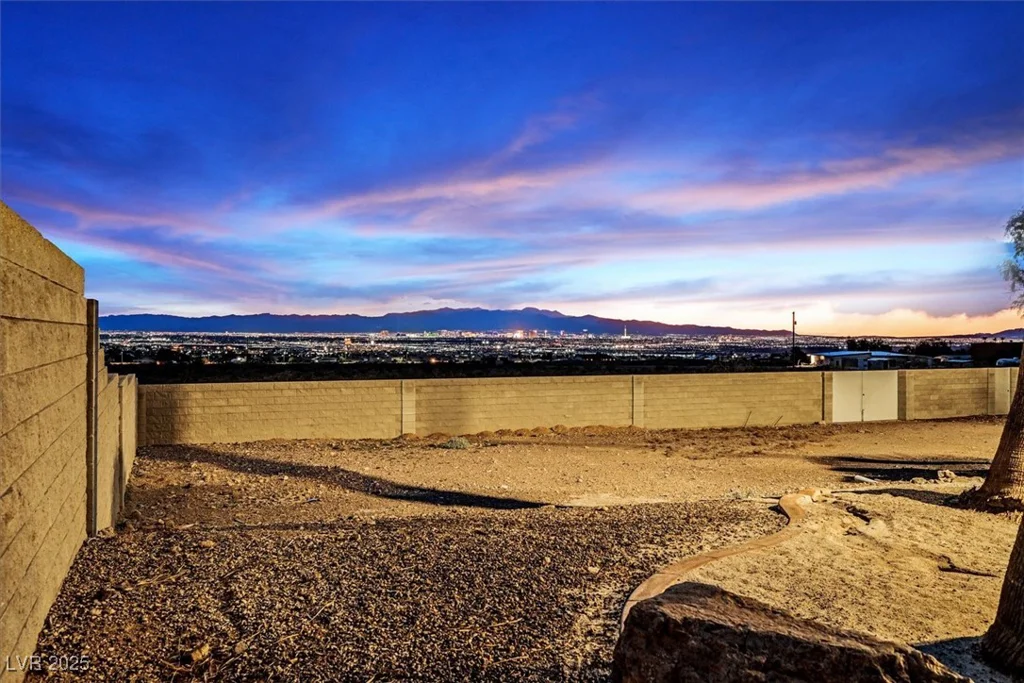 156 Parawan, Henderson, NV 89015