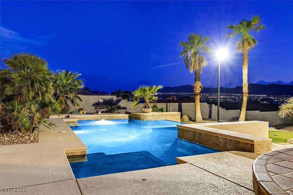 156 Parawan, Henderson, NV 89015