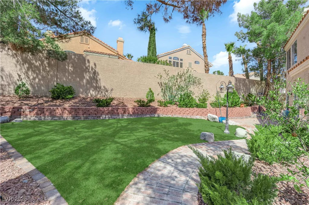 2417 Chestnut Hill, Las Vegas, NV 89134