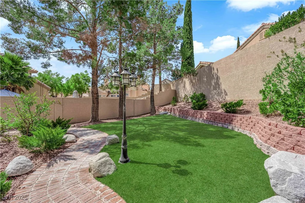 2417 Chestnut Hill, Las Vegas, NV 89134
