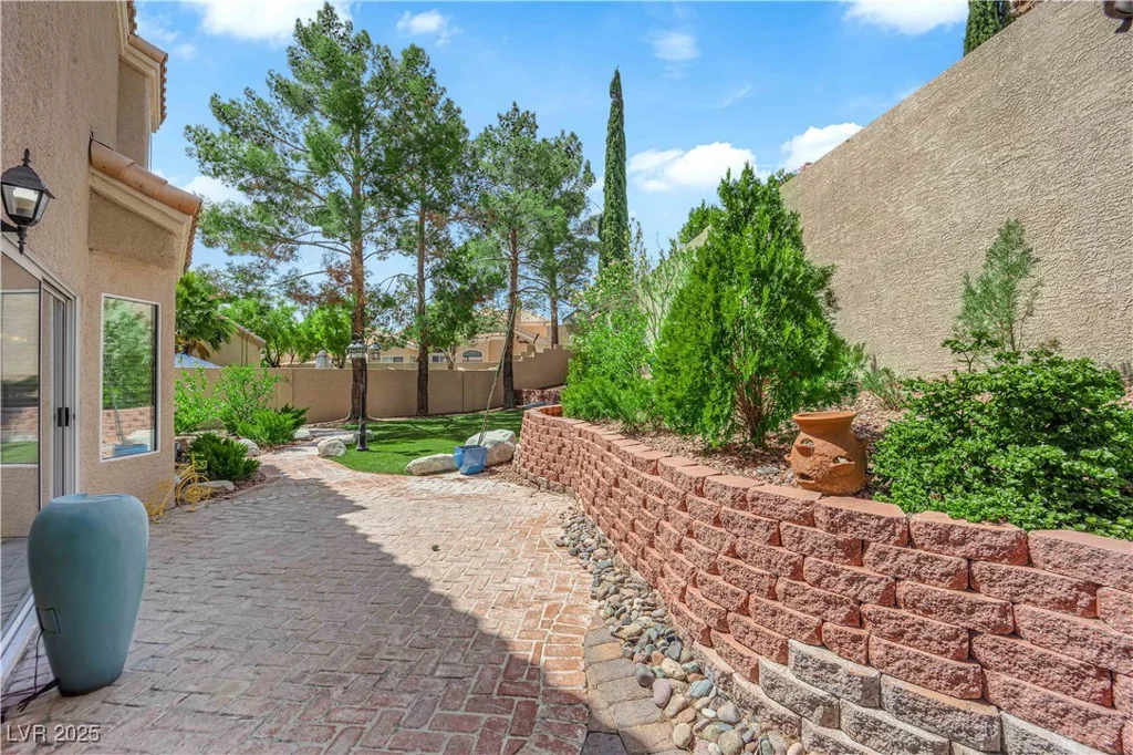 2417 Chestnut Hill, Las Vegas, NV 89134