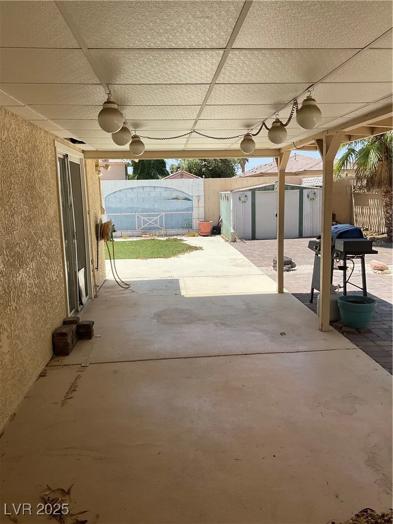 6241 Pinewood, Las Vegas, NV 89103