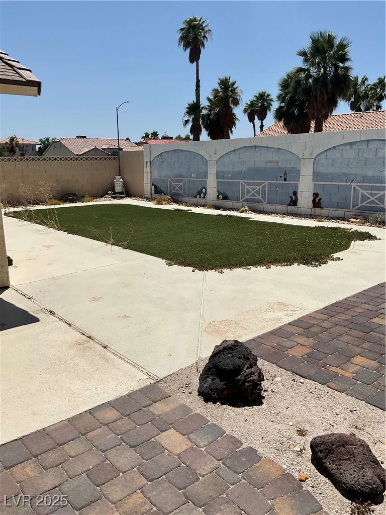 6241 Pinewood, Las Vegas, NV 89103