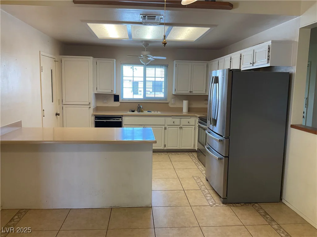 6241 Pinewood, Las Vegas, NV 89103