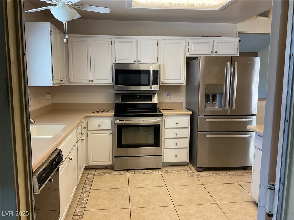 6241 Pinewood, Las Vegas, NV 89103