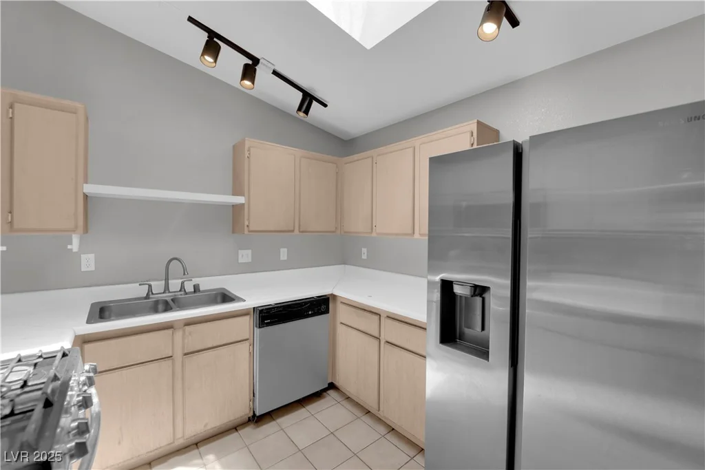 2432 Shady Hill, Las Vegas, NV 89106