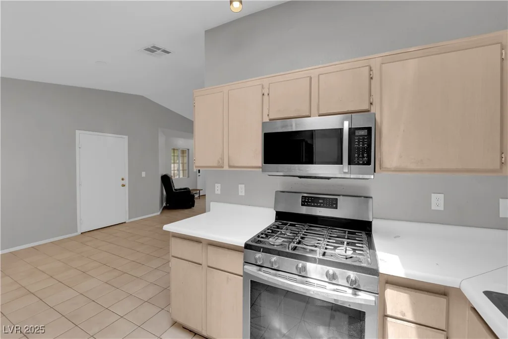 2432 Shady Hill, Las Vegas, NV 89106