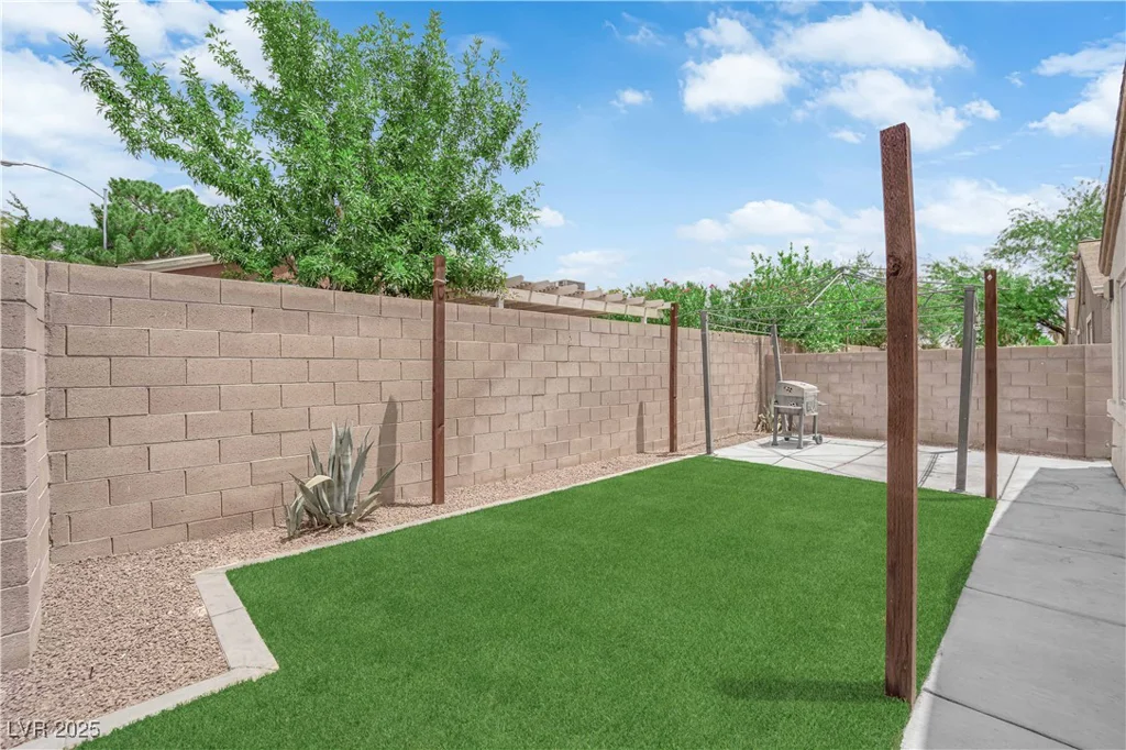 2432 Shady Hill, Las Vegas, NV 89106