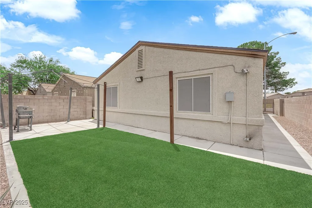 2432 Shady Hill, Las Vegas, NV 89106