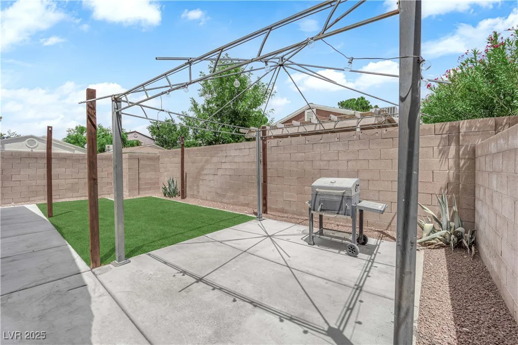 2432 Shady Hill, Las Vegas, NV 89106