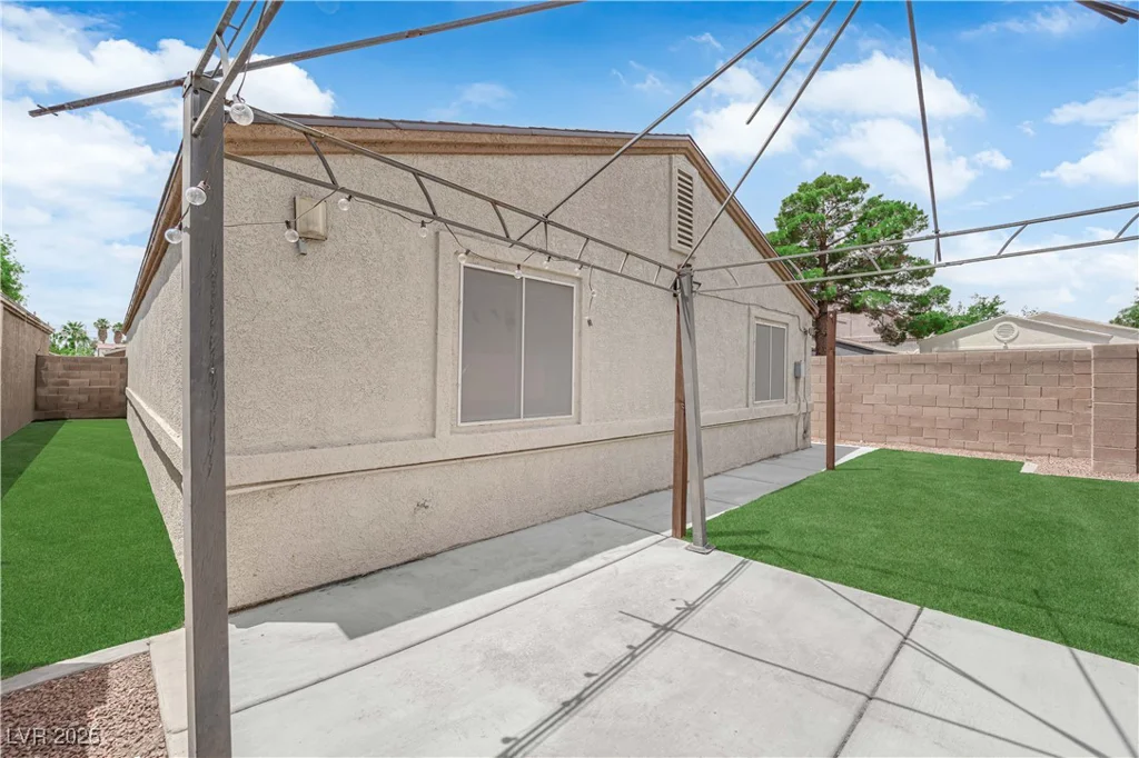 2432 Shady Hill, Las Vegas, NV 89106