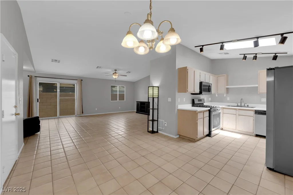 2432 Shady Hill, Las Vegas, NV 89106