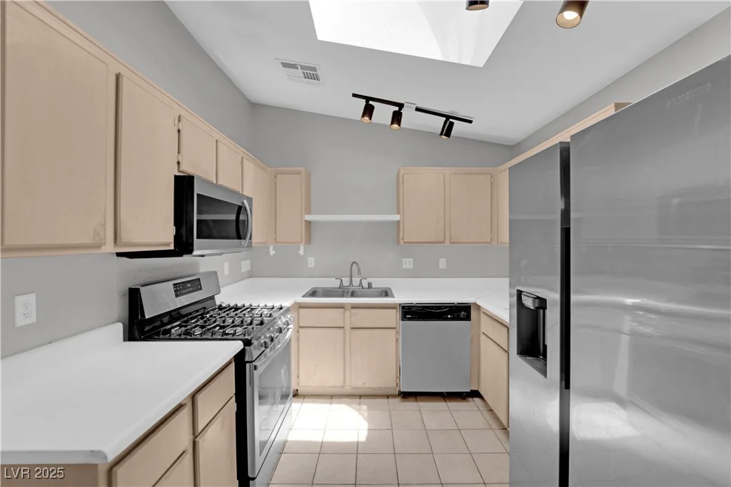 2432 Shady Hill, Las Vegas, NV 89106