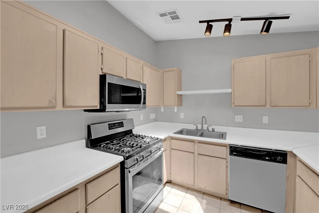 2432 Shady Hill, Las Vegas, NV 89106