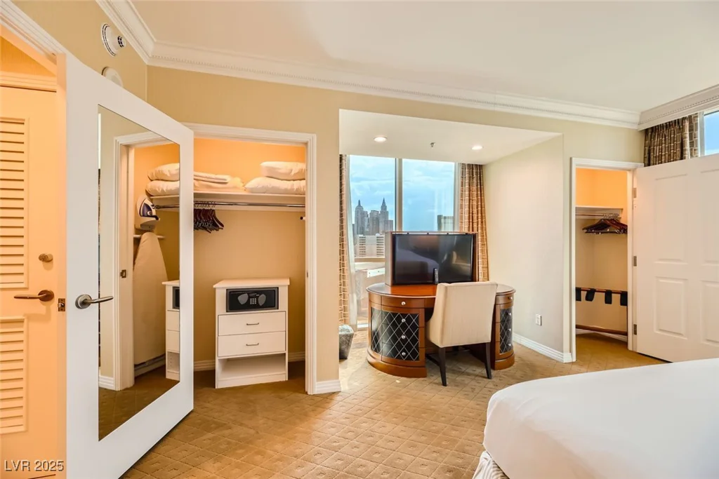145 Harmon, Las Vegas, NV 89109