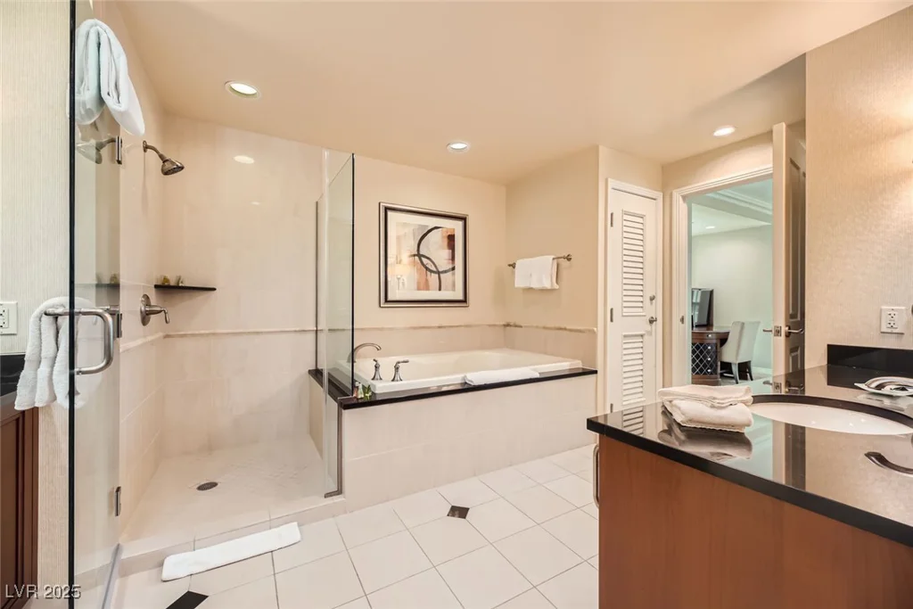 145 Harmon, Las Vegas, NV 89109