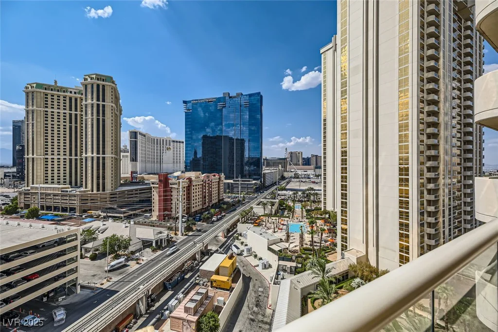 145 Harmon, Las Vegas, NV 89109