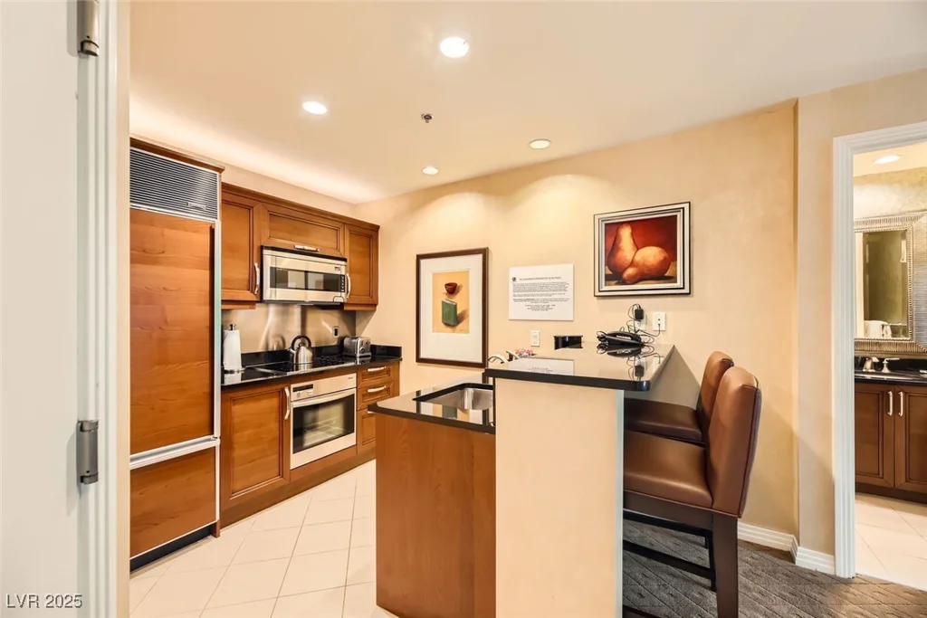 145 Harmon, Las Vegas, NV 89109