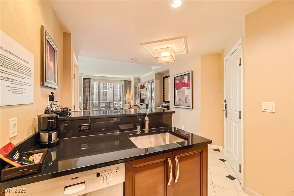 145 Harmon, Las Vegas, NV 89109