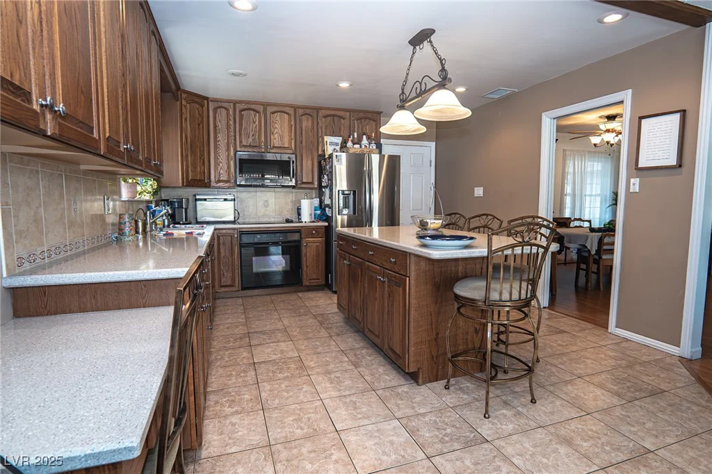4161 Royalhill, Las Vegas, NV 89121