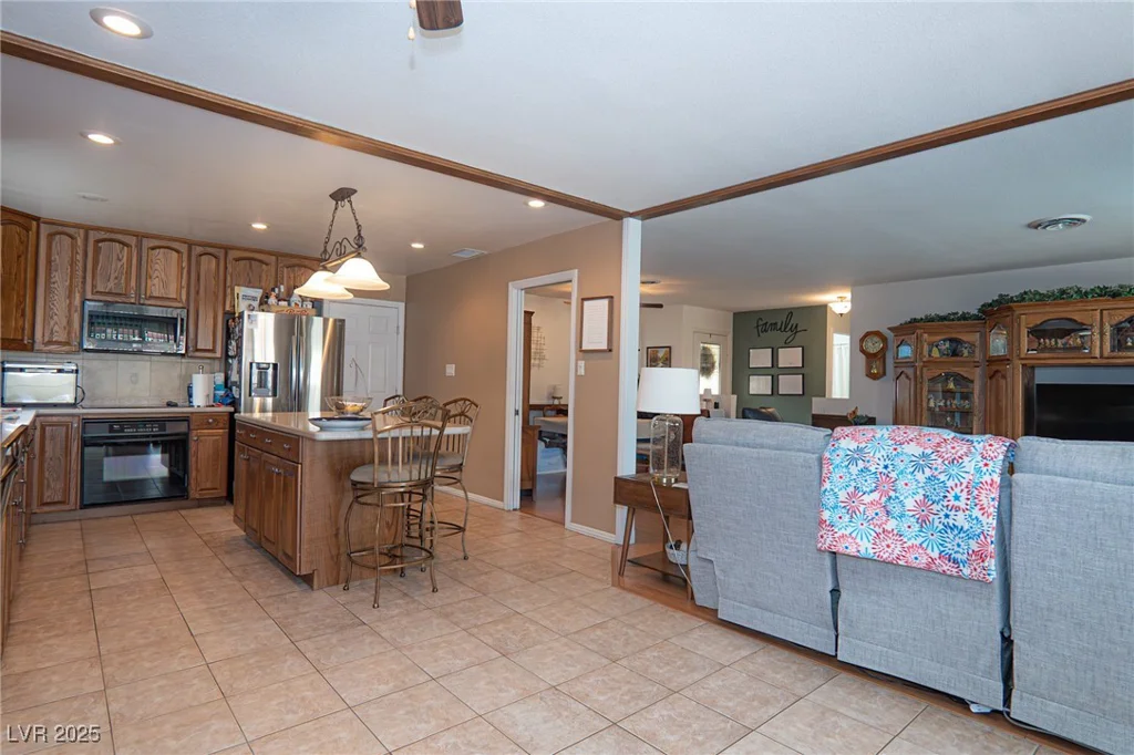 4161 Royalhill, Las Vegas, NV 89121