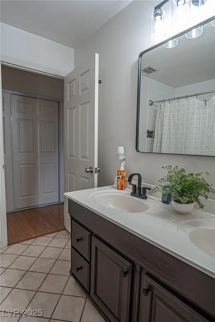 4161 Royalhill, Las Vegas, NV 89121