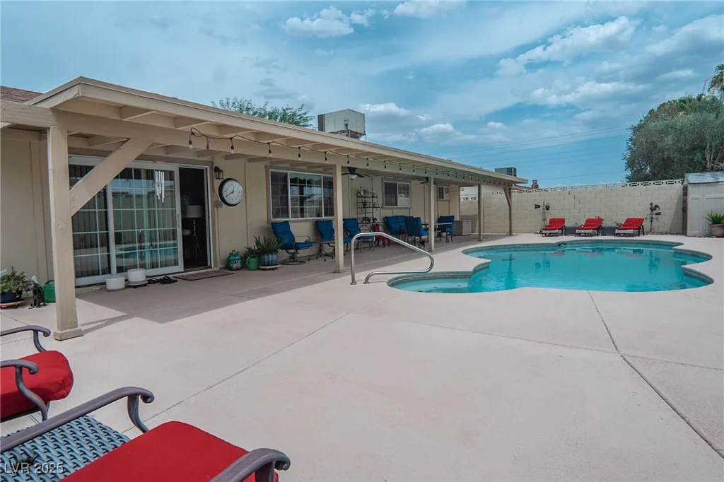 4161 Royalhill, Las Vegas, NV 89121