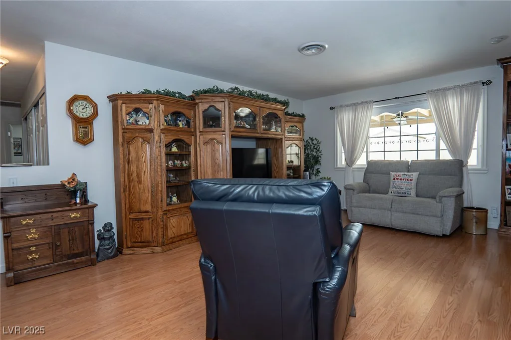 4161 Royalhill, Las Vegas, NV 89121