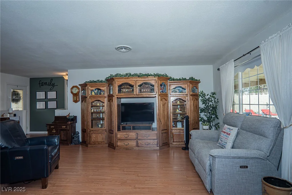4161 Royalhill, Las Vegas, NV 89121