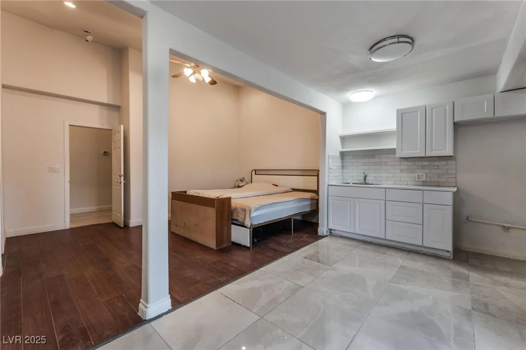 7720 Agate, Las Vegas, NV 89113