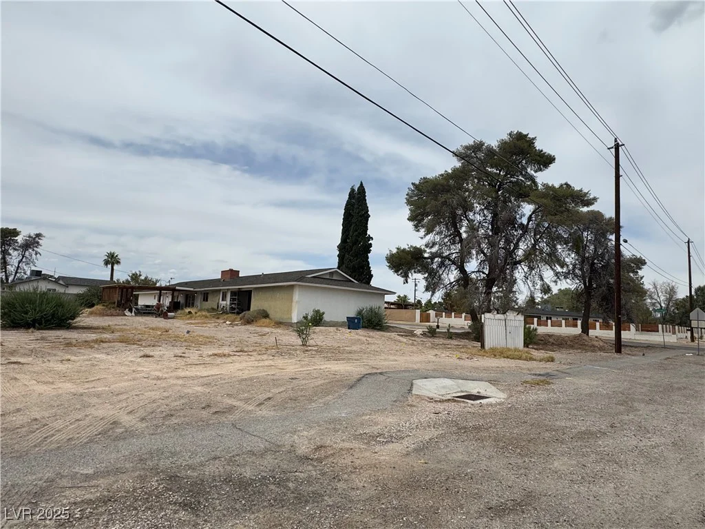 2583 Emerald, Las Vegas, NV 89120