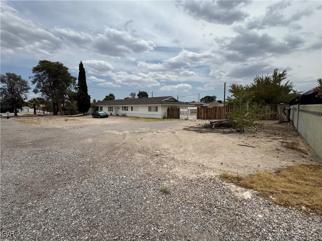 2583 Emerald, Las Vegas, NV 89120