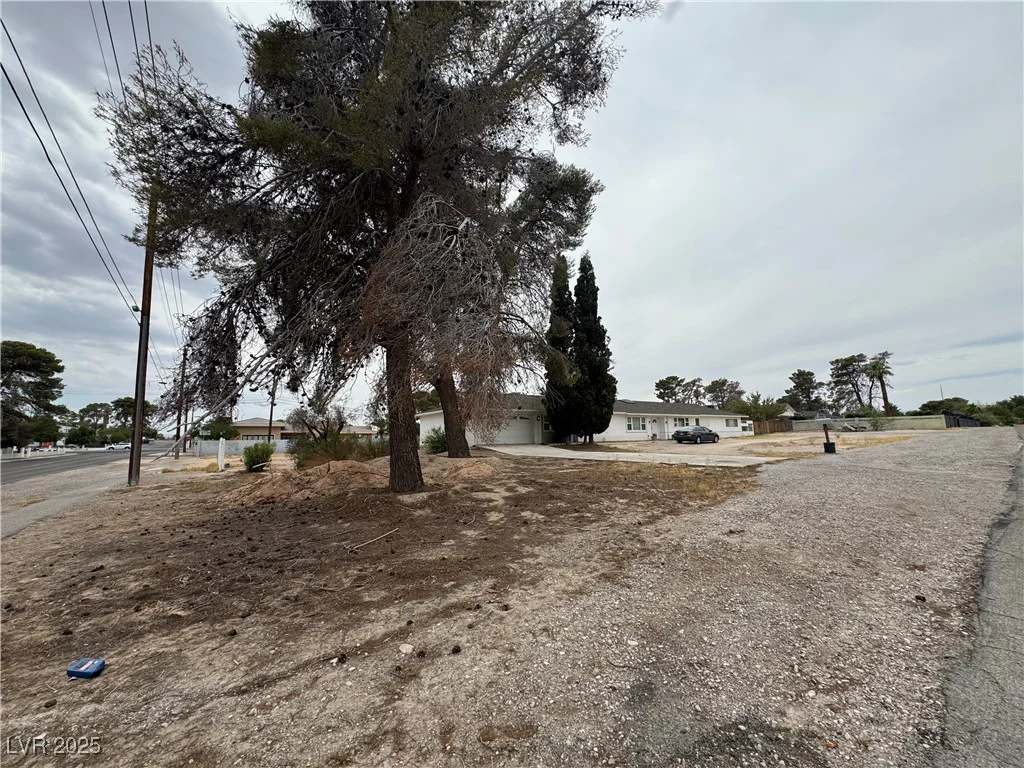 2583 Emerald, Las Vegas, NV 89120