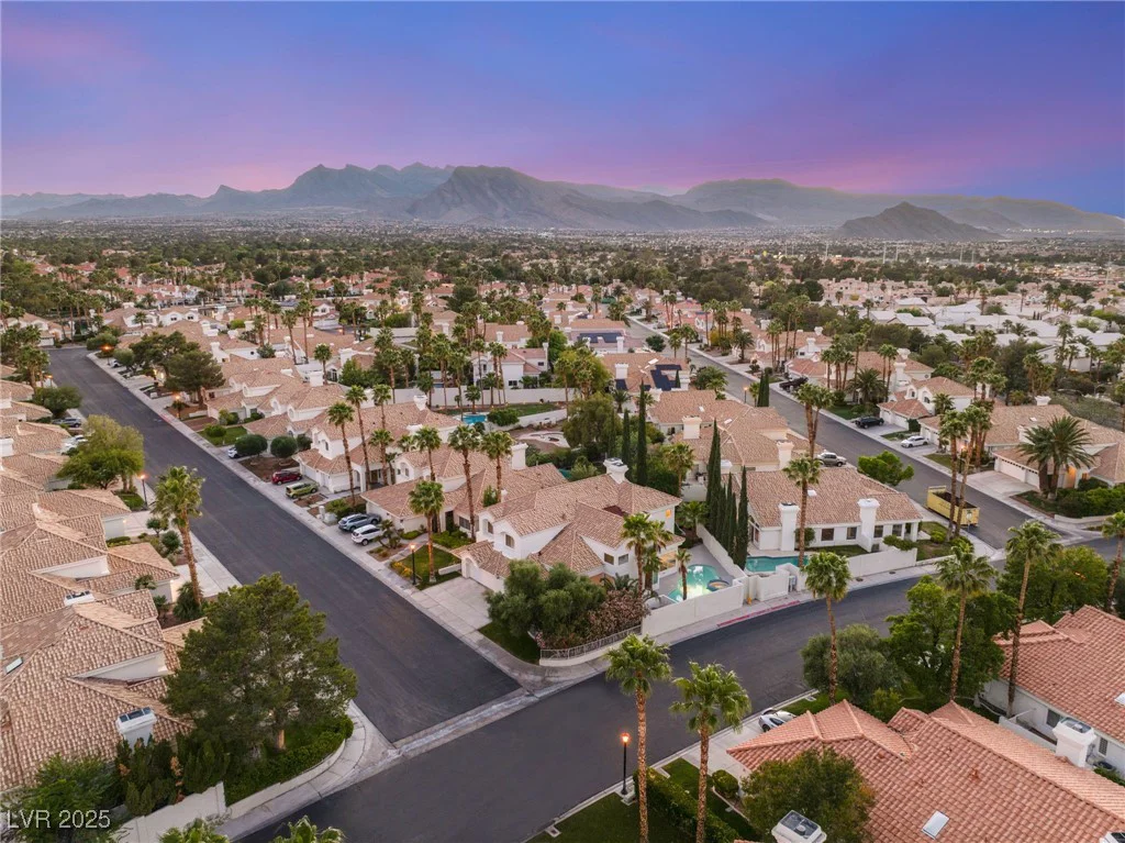8100 Lake Hills, Las Vegas, NV 89128