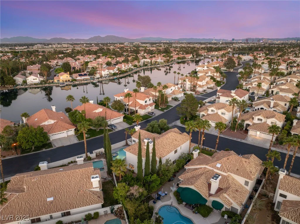 8100 Lake Hills, Las Vegas, NV 89128