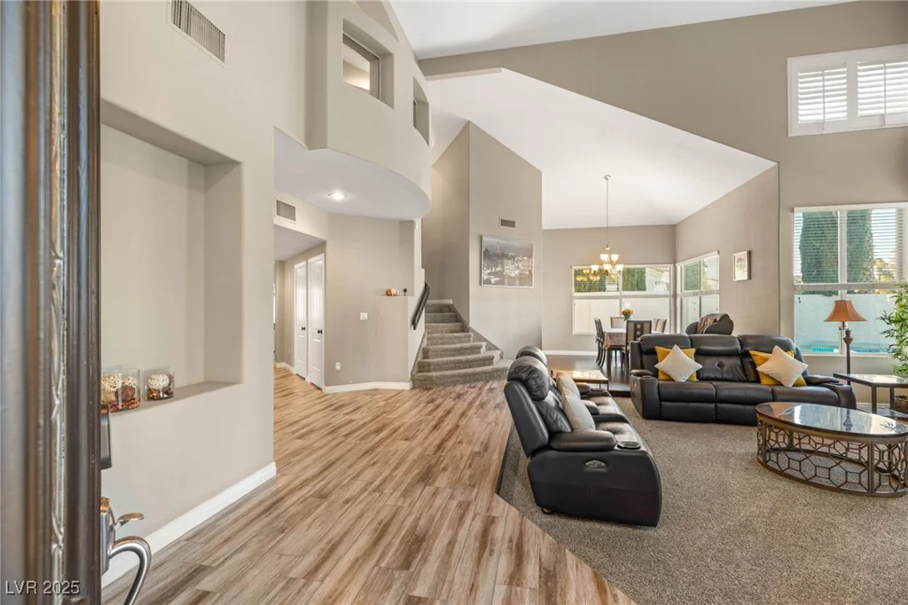 8100 Lake Hills, Las Vegas, NV 89128