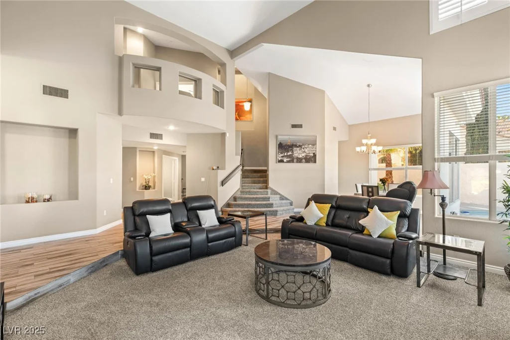 8100 Lake Hills, Las Vegas, NV 89128