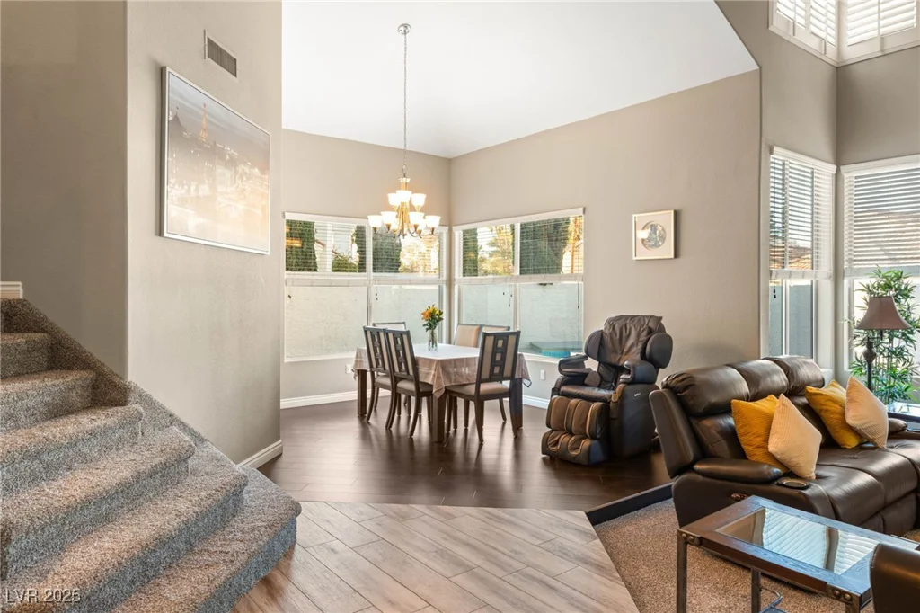 8100 Lake Hills, Las Vegas, NV 89128