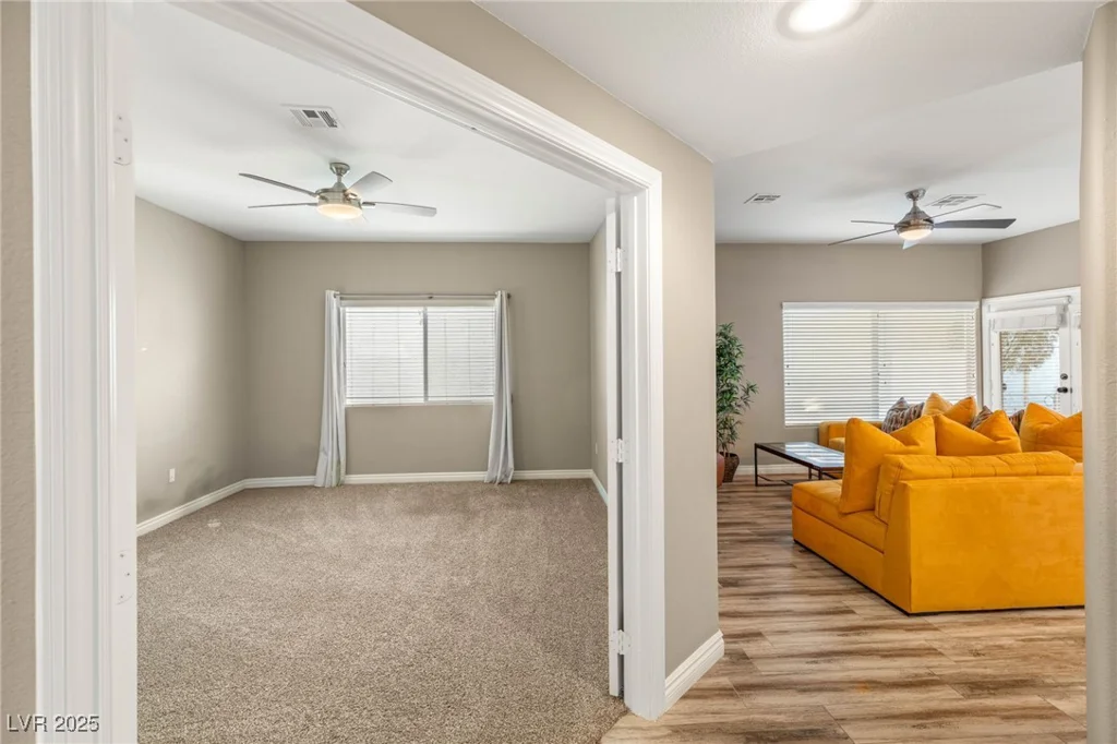 8100 Lake Hills, Las Vegas, NV 89128