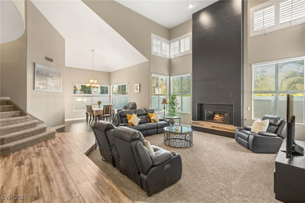 8100 Lake Hills, Las Vegas, NV 89128