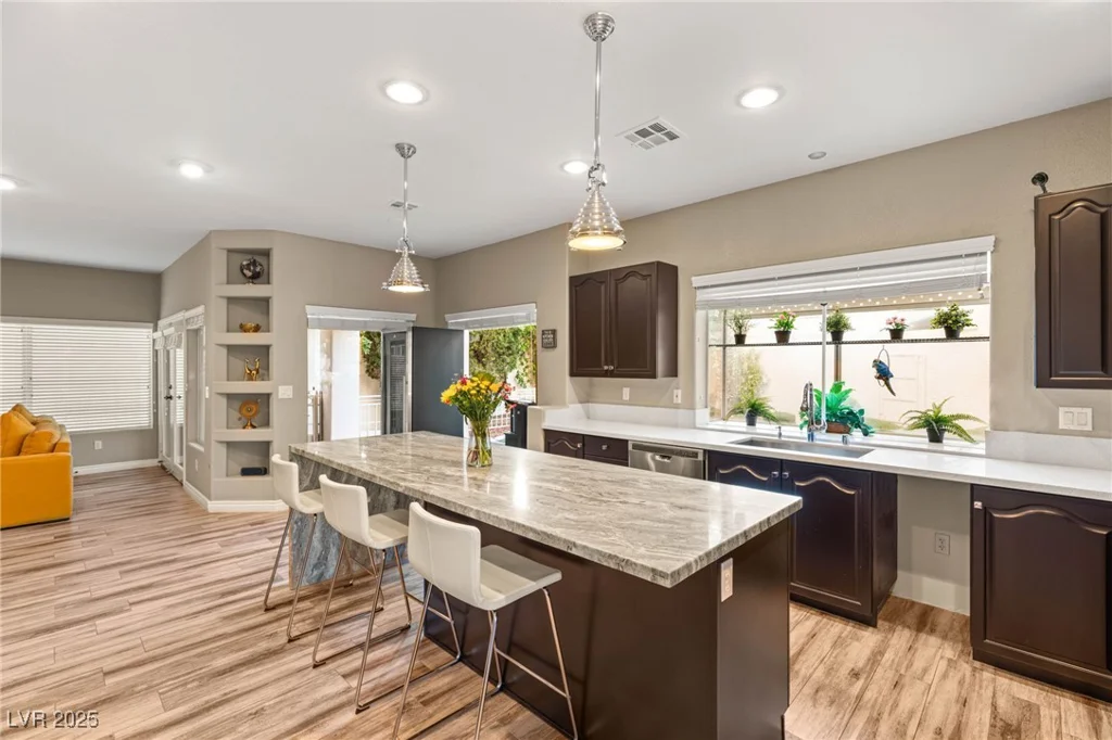 8100 Lake Hills, Las Vegas, NV 89128