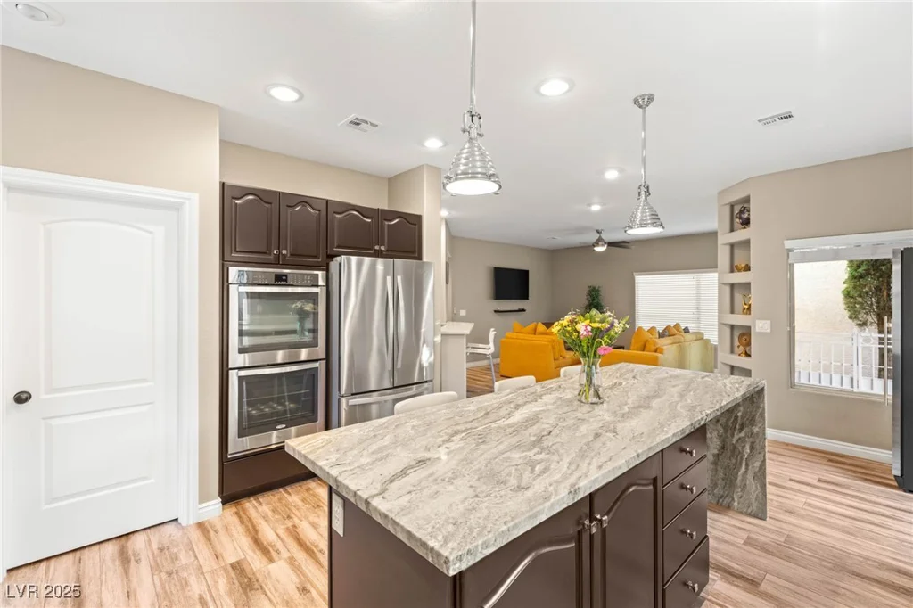 8100 Lake Hills, Las Vegas, NV 89128