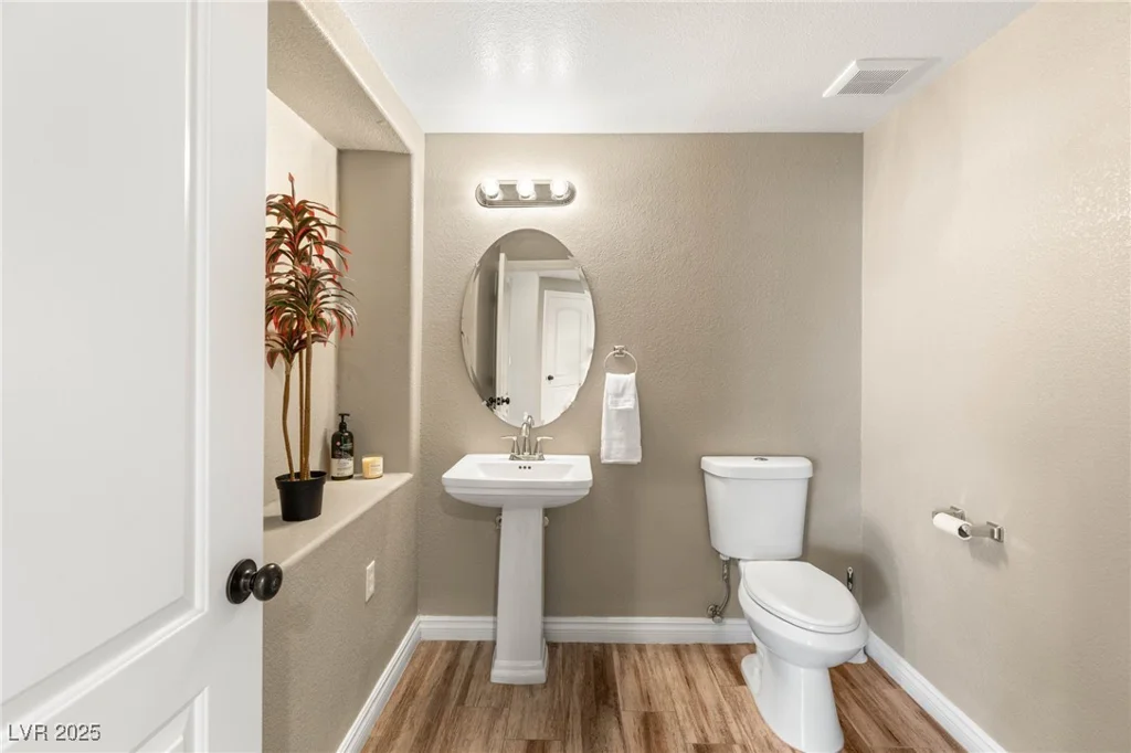 8100 Lake Hills, Las Vegas, NV 89128