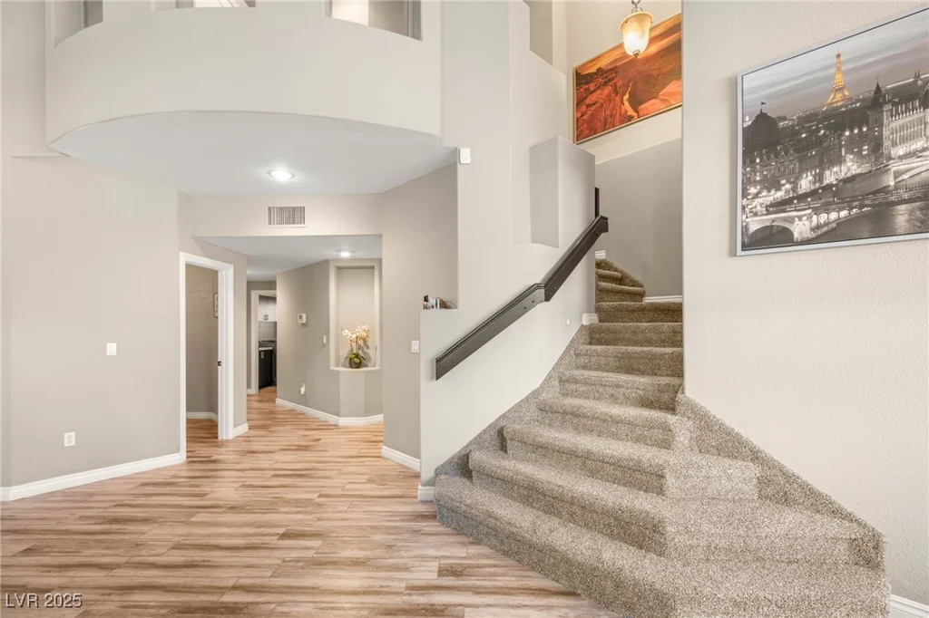 8100 Lake Hills, Las Vegas, NV 89128