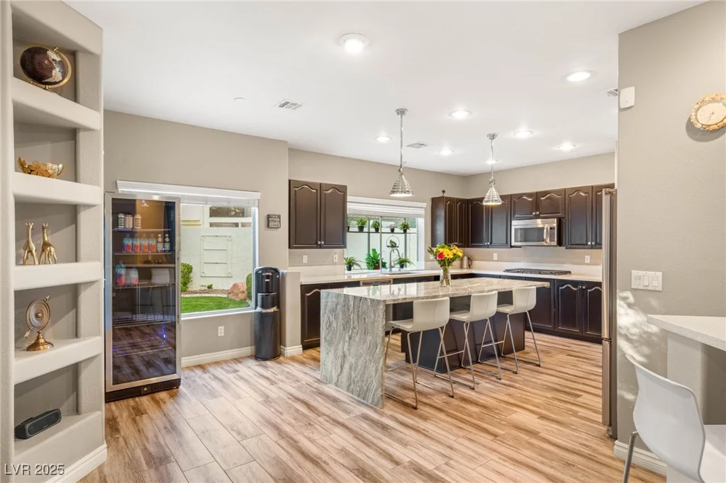 8100 Lake Hills, Las Vegas, NV 89128