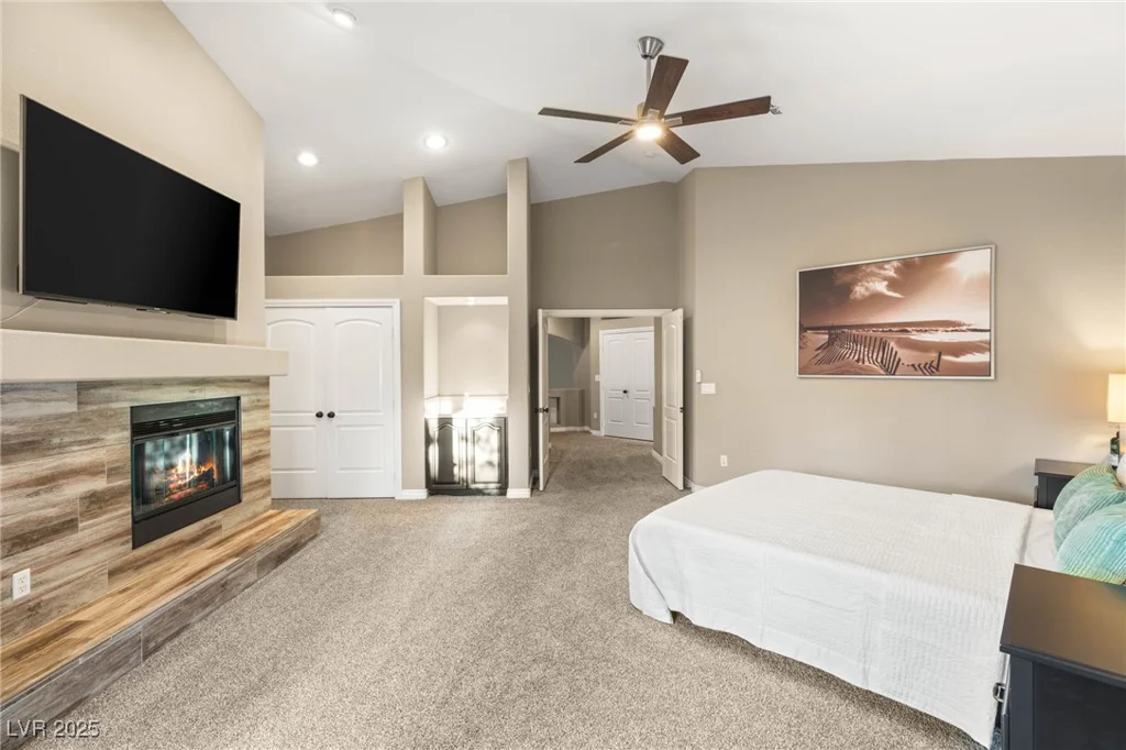 8100 Lake Hills, Las Vegas, NV 89128