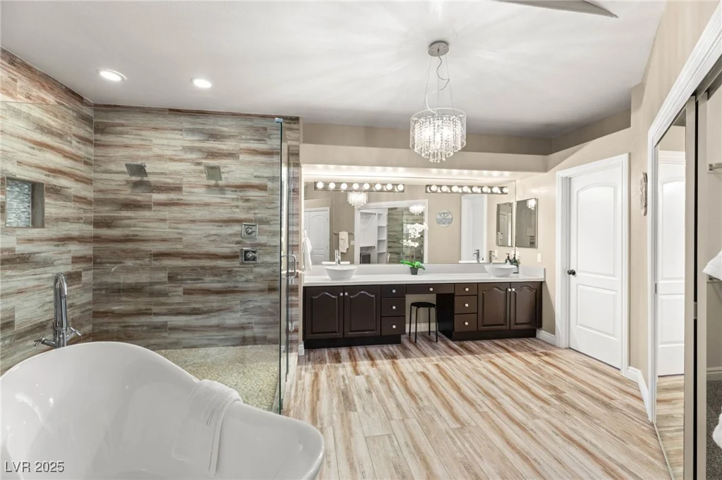 8100 Lake Hills, Las Vegas, NV 89128