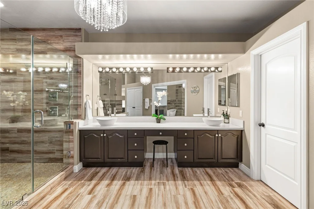 8100 Lake Hills, Las Vegas, NV 89128
